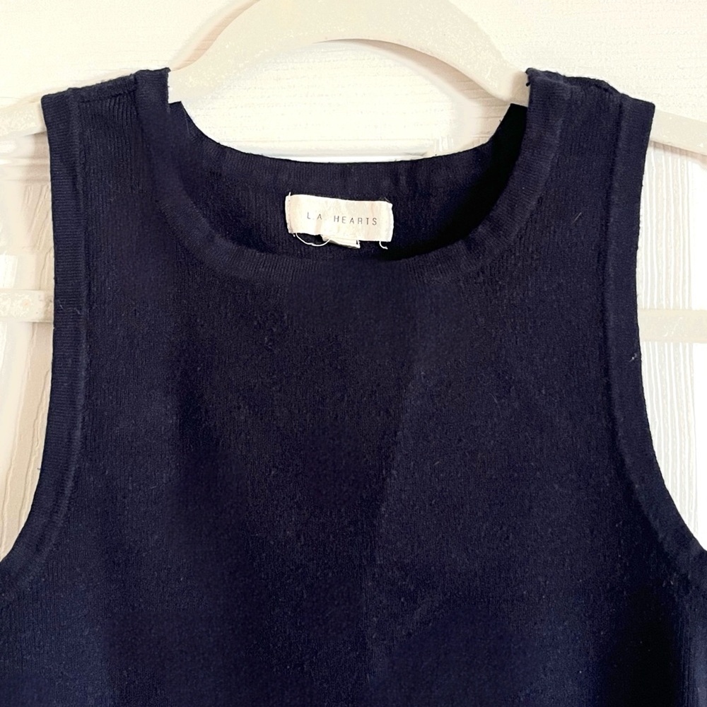 LA hearts blue knit cropped tank top!